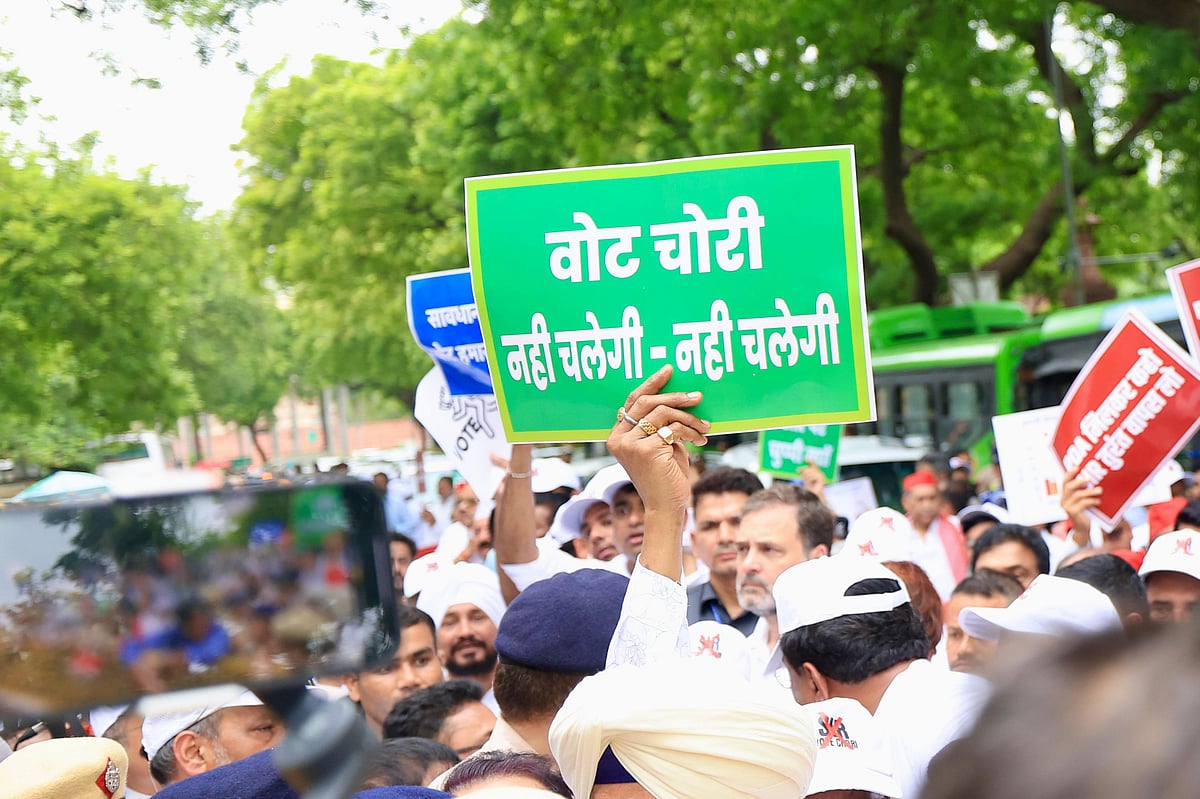 ’ووٹ چوری‘ کے خلاف اپوزیشن اراکین پارلیمنٹ کی ریلی میں نظر آیا زبردست جوش، دیکھیں تصویری جھلکیاں
