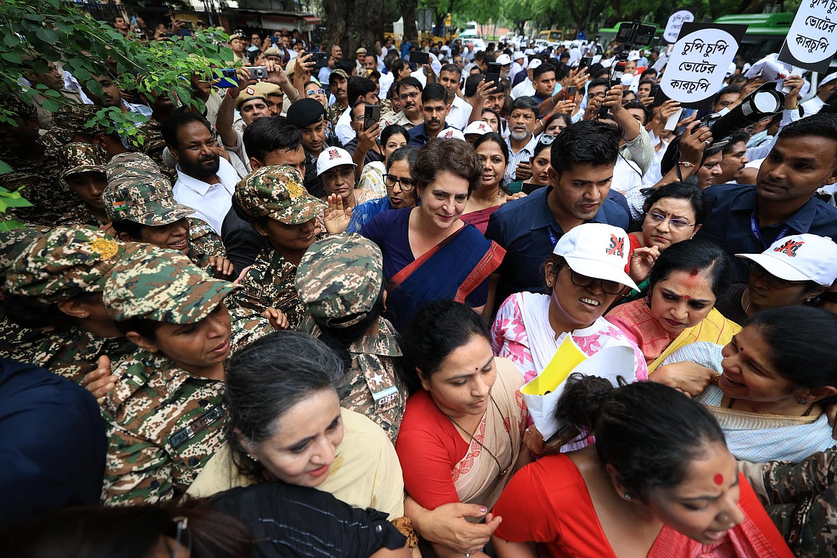 ’ووٹ چوری‘ کے خلاف اپوزیشن اراکین پارلیمنٹ کی ریلی میں نظر آیا زبردست جوش، دیکھیں تصویری جھلکیاں