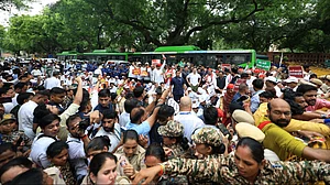 ووٹ چوری: راہل گاندھی سمیت حراست میں لیے گئے سبھی اراکین پارلیمنٹ کو پولیس نے چھوڑا