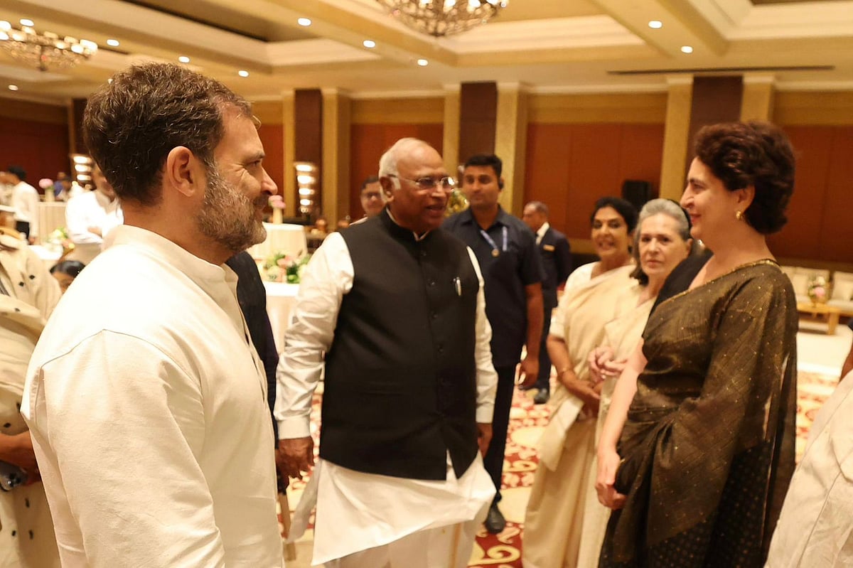 کانگریس صدر کھڑگے کے عشائیہ میں انڈیا بلاک نظر آیا متحد، عآپ لیڈران کی بھی شرکت