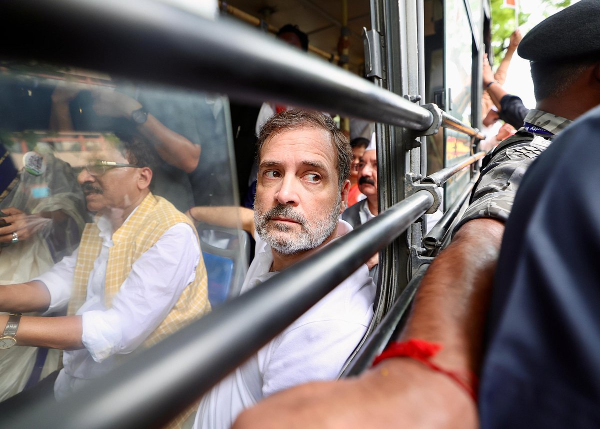 ’ووٹ چوری‘ کے خلاف اپوزیشن اراکین پارلیمنٹ کی ریلی میں نظر آیا زبردست جوش، دیکھیں تصویری جھلکیاں