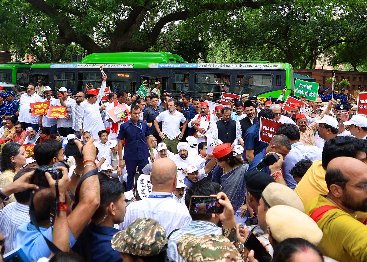 ’ووٹ چوری‘ کے خلاف اپوزیشن اراکین پارلیمنٹ کی ریلی میں نظر آیا زبردست جوش، دیکھیں تصویری جھلکیاں