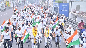 ’ووٹ چوری‘ کے خلاف یومِ آزادی کے دن دیویندر یادو نے نکالی ’ترنگا سائیکل یاترا‘