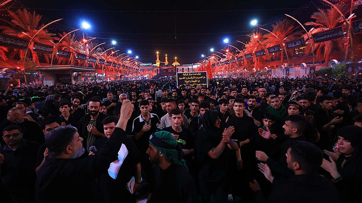 <div class="paragraphs"><p>نجف سے کربلا تک اربعینِ حسینی کا روحانی سفر / Getty Images</p></div>