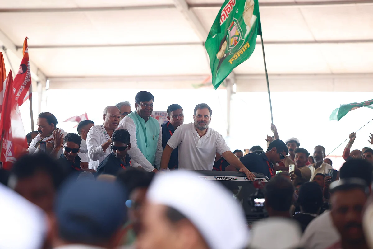 ووٹر ادھیکار یاترا: عوام کا سیلاب، گونجتے نعرے اور جوشیلا ماحول...تصویری جھلکیاں