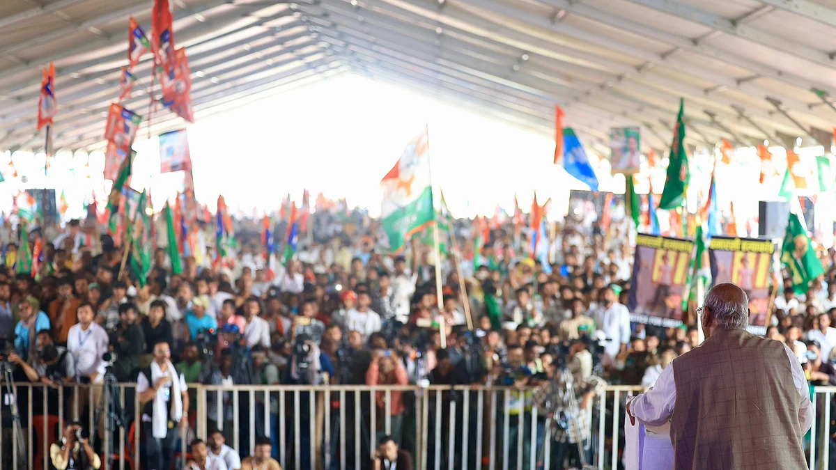 ووٹر ادھیکار یاترا: عوام کا سیلاب، گونجتے نعرے اور جوشیلا ماحول...تصویری جھلکیاں