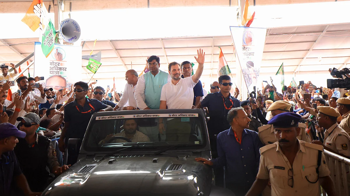 ووٹر ادھیکار یاترا: عوام کا سیلاب، گونجتے نعرے اور جوشیلا ماحول...تصویری جھلکیاں