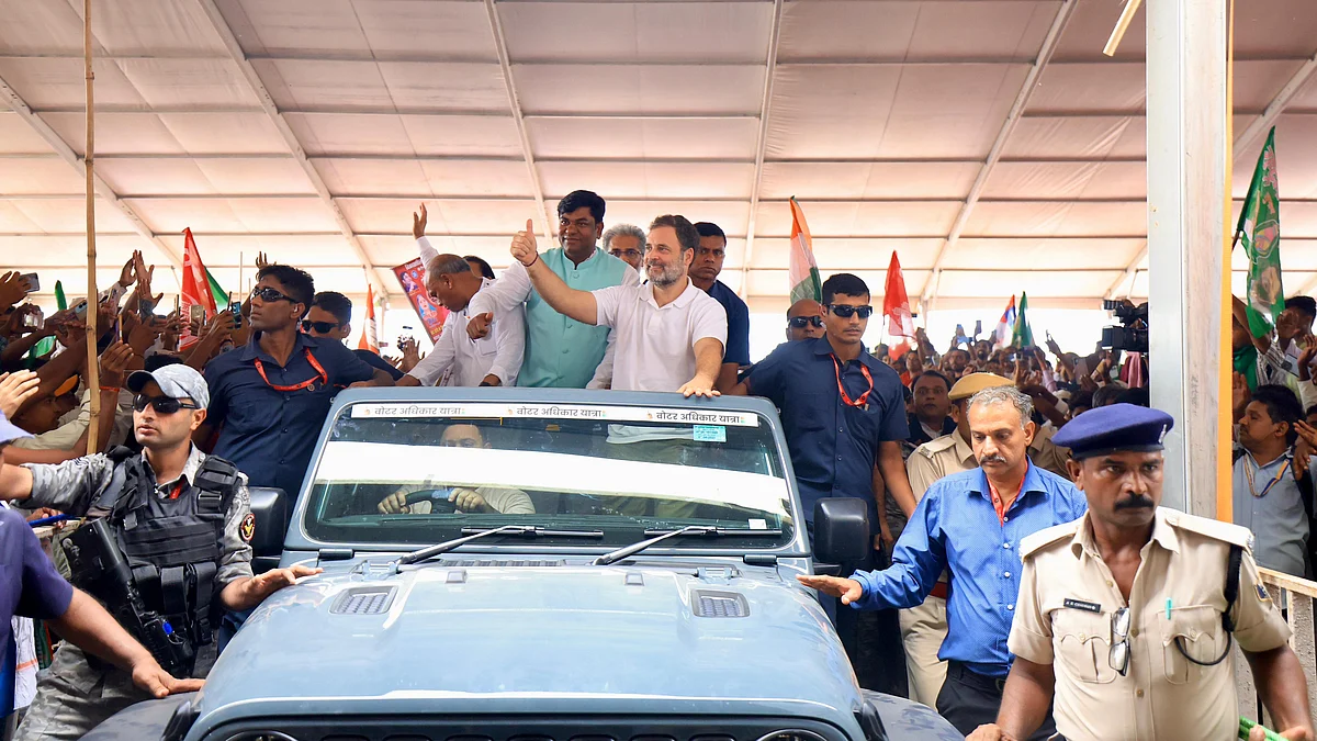 ووٹر ادھیکار یاترا: عوام کا سیلاب، گونجتے نعرے اور جوشیلا ماحول...تصویری جھلکیاں