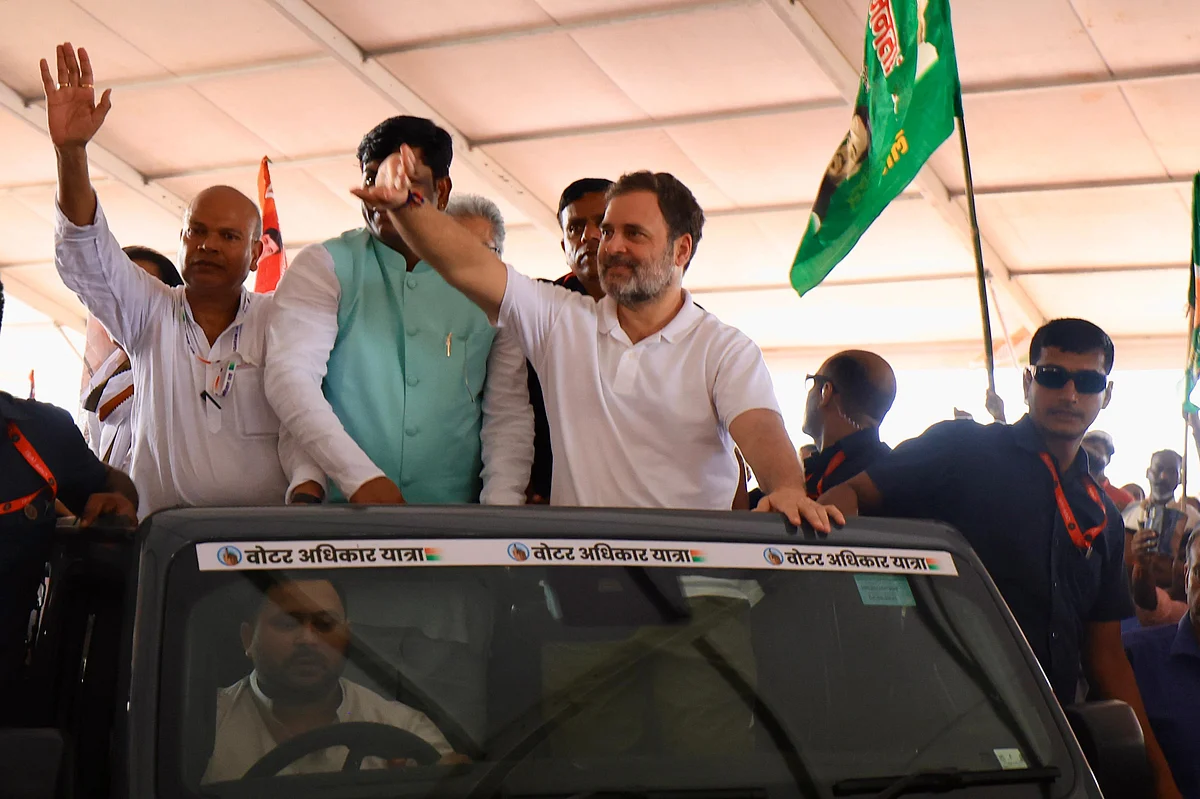 ووٹر ادھیکار یاترا: عوام کا سیلاب، گونجتے نعرے اور جوشیلا ماحول...تصویری جھلکیاں