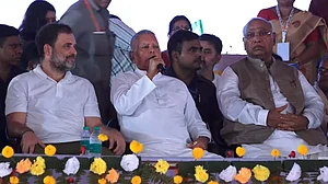 ووٹر ادھیکار یاترا میں لالو پرساد کا پرانا انداز، کہا- ’چوروں کو ہٹائیے، بی جے پی کو بھگائیے‘