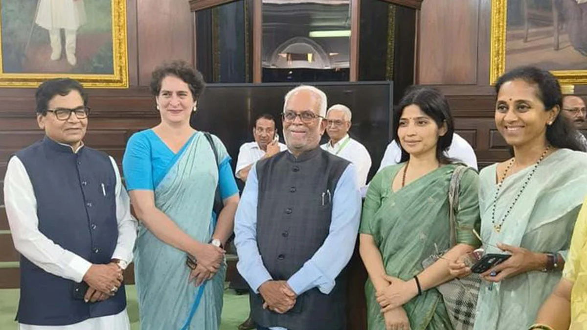 <div class="paragraphs"><p>اپوزیشن لیڈران کے ساتھ بی سدرشن ریڈی / آئی اے این ایس</p></div>