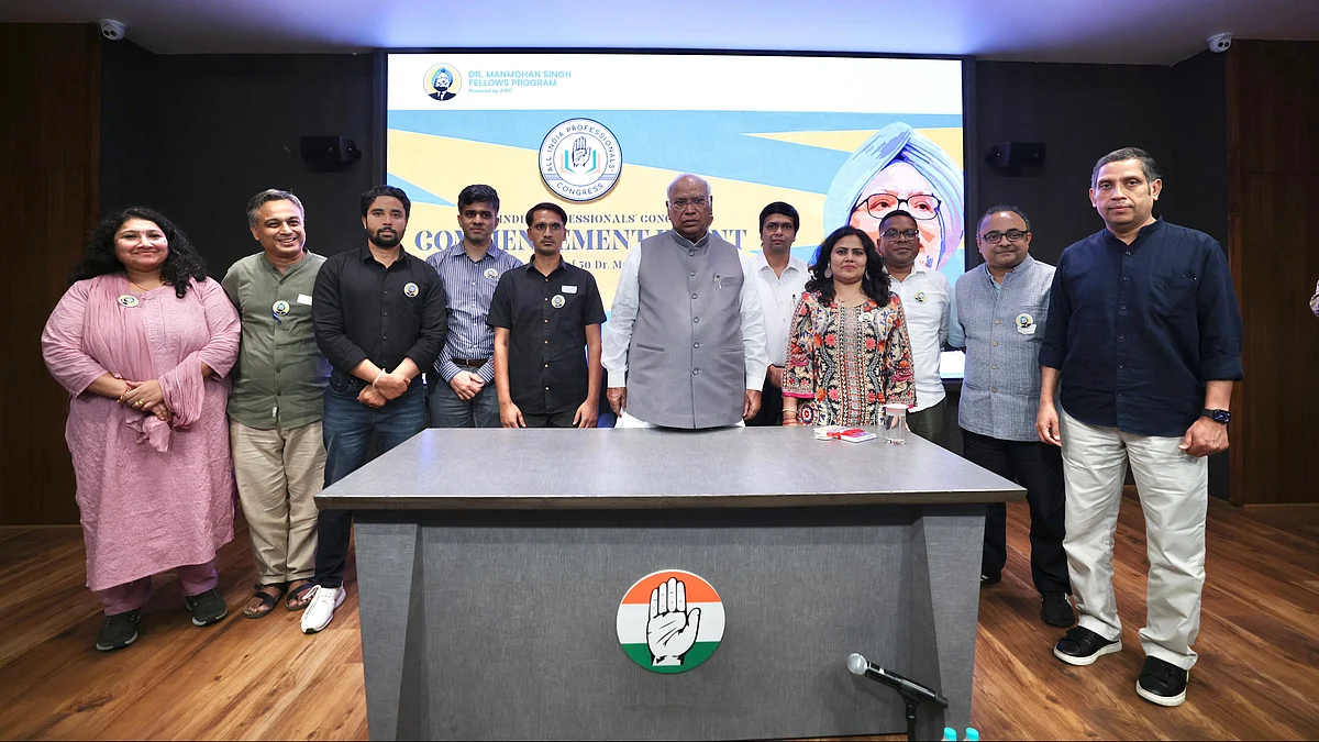 <div class="paragraphs"><p>’ڈاکٹر منموہن سنگھ فیلوشپ پروگرام میں شریک کانگریس صدر کھڑگے</p></div>