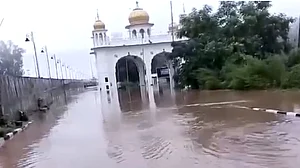 راوی ندی میں زبردست طغیانی، دھوسی پشتہ ٹوٹا، کرتار پور صاحب گرودوارے میں 10 فٹ پانی بھرا