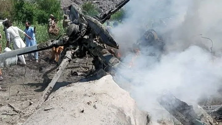 <div class="paragraphs"><p>حادثہ زدہ ہیلی کاپٹر، تصویر سوشل میڈیا</p></div>