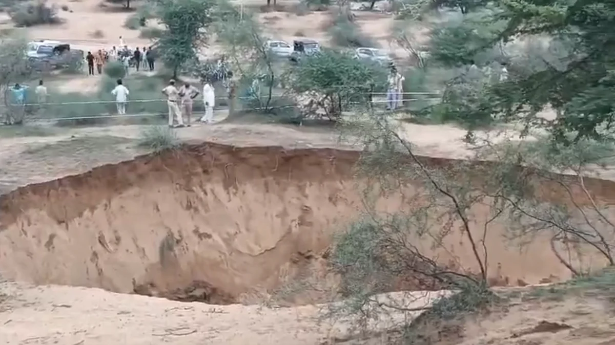 <div class="paragraphs"><p>راجستھان کے چورو میں دھنسی ہوئی زمین، ویڈیو گریب</p></div>