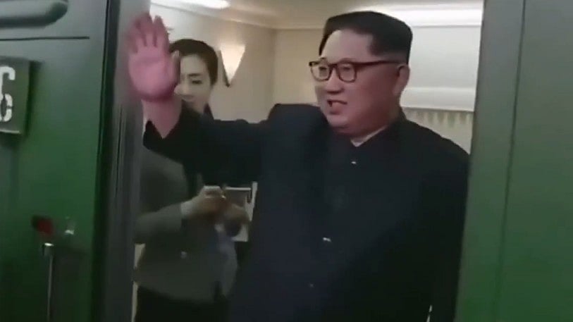 شمالی کوریا کے تاناشاہ کم جونگ اون چلتے پھرتے قلعہ کے مانند خصوصی ’سن شائن‘ ٹرین سے پہنچے چین، فوجی پریڈ میں لیں گے حصہ