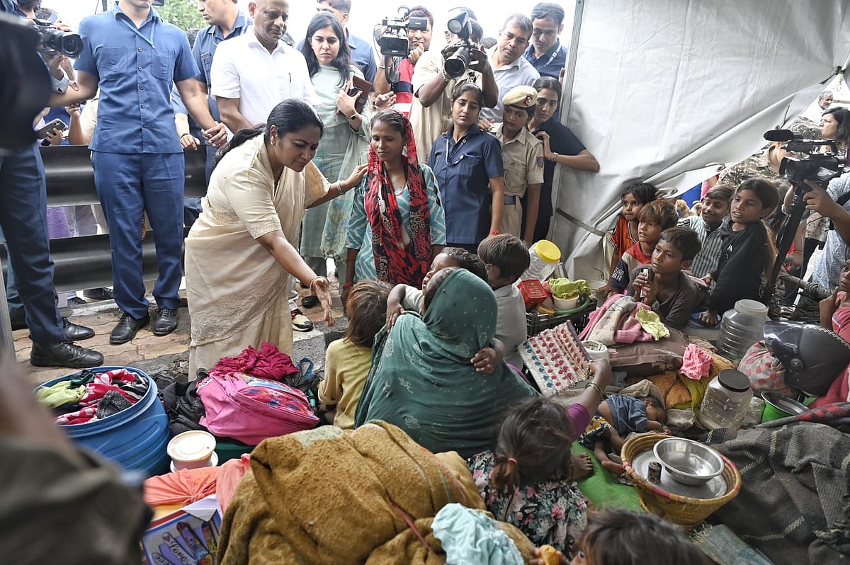 دہلی میں بارش و سیلاب: جمنا کا پانی خطرے کے نشان سے اوپر، سی ایم ریکھا گپتا کا متاثرہ علاقوں کا دورہ...تصویریں