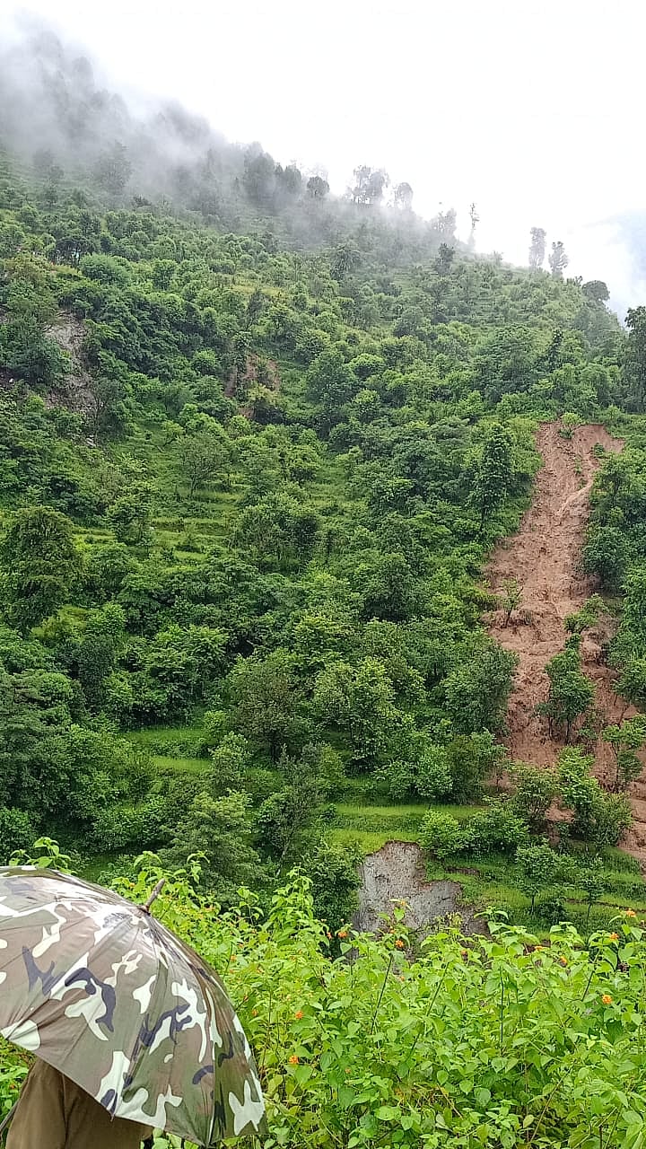 اتراکھنڈ: سندروانی گاؤں میں پڑتا شگاف اور لوگوں کی ٹوٹتی امیدیں، کہیں شادی ٹوٹی، کہیں خوابوں کا آشیانہ اجڑا