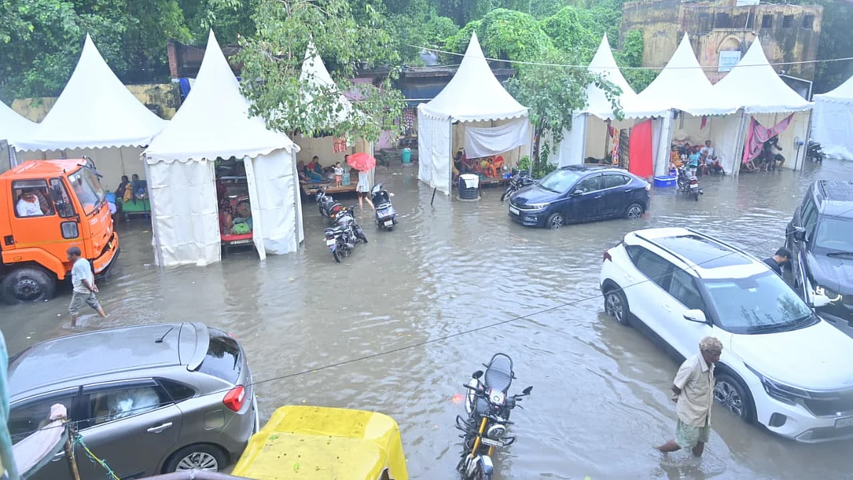 <div class="paragraphs"><p>راحتی کیمپوں میں داخل ہوا سیلاب کا پانی</p></div>