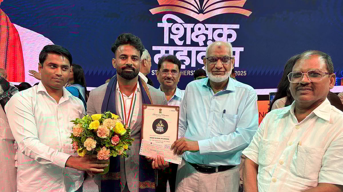 ڈاکٹر ذاکر حسین اسکول کے فزیکل ایجوکیشن ٹیچر ریاست علی ’اسٹیٹ ٹیچر ایوارڈ‘ سے نوازے گئے