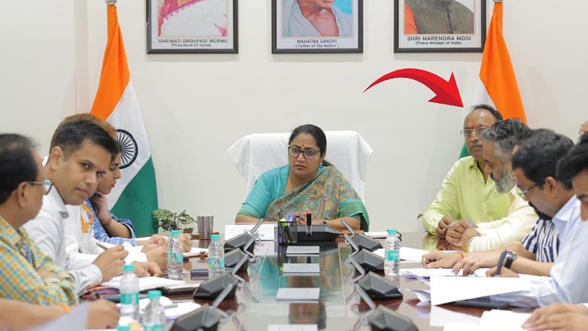 <div class="paragraphs"><p>ریکھا گپتا کی سرکاری میٹنگ۔ تصویر ’ایکس‘&nbsp;<a href="https://x.com/Saurabh_MLAgk">@Saurabh_MLAgk</a></p></div>