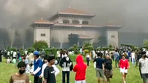 نیپال میں نوجوان نسل اچانک پرتشدد نہیں ہوئی بلکہ یہ آگ نو ماہ سے لگی ہوئی تھی