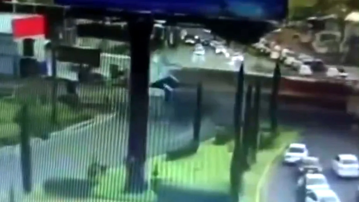 <div class="paragraphs"><p>حادثے کا منظر/ویڈیو گریب ’ایکس‘</p></div>