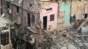 دہلی میں اندوہناک حادثہ، پنجابی بستی کی 4 منزلہ عمارت زمین بوس، 14 افراد کا ریسکیو