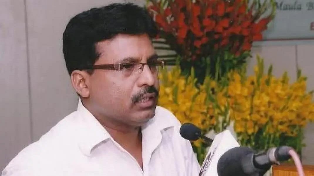 <div class="paragraphs"><p>ڈاکٹر مشتاق صدف</p></div>