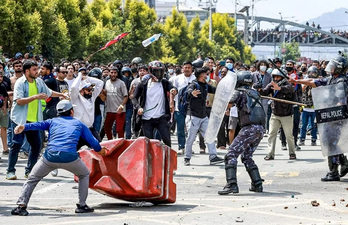 نیپال: کہاں تک ٹھیک ہے نئی نسل کا غصہ اور تشدد؟