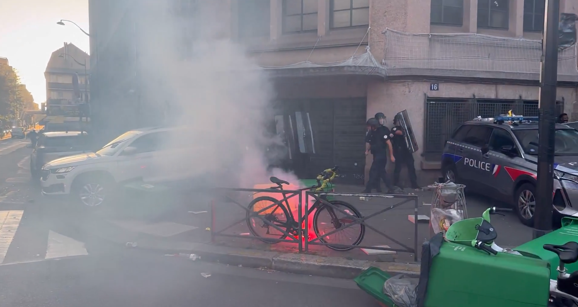 <div class="paragraphs"><p>فرانس میں پُرتشدد مظاہرے، ویڈیو گریب</p></div>