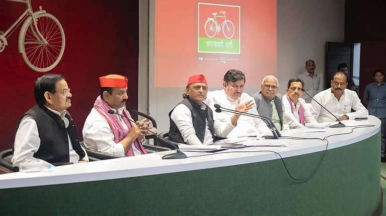 نیپال: تشدد میں ہلاکتوں کی تعداد 51 پہنچی، مشکل میں پھنسی ہندوستانی والی بال ٹیم کو حفاظت کے ساتھ نکالا گیا