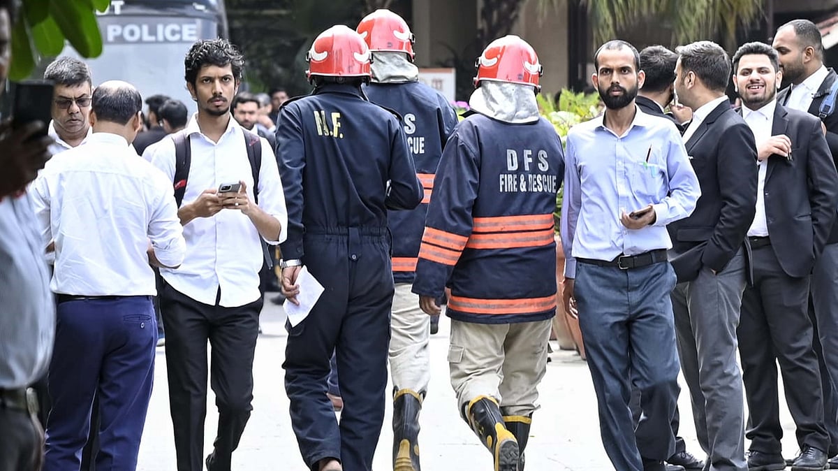 <div class="paragraphs"><p>دہلی ہائی کورٹ میں افرا تفری / قومی آواز / وپن</p></div>