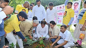 دہلی کانگریس صدر دیویندر یادو کے یومِ پیدائش پر شجرکاری کا اہتمام، ہزاروں کانگریس کارکنان نے پیش کی مبارکباد