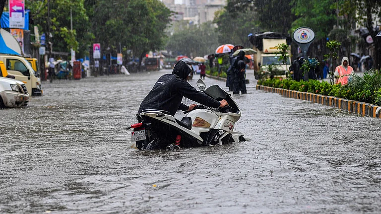 نتیش حکومت کا انتخابی اعلان! اسٹوڈنٹ کریڈٹ کارڈ کے تحت اب بغیر سود کے ملے گا قرض، ای ایم آئی کی میعاد بھی بڑھائی