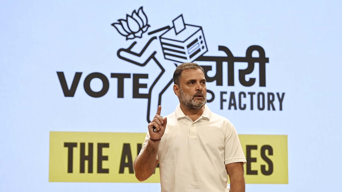 <div class="paragraphs"><p>پریس کانفرنس کے دوران راہل گاندھی / قومی آواز / وپن</p></div>