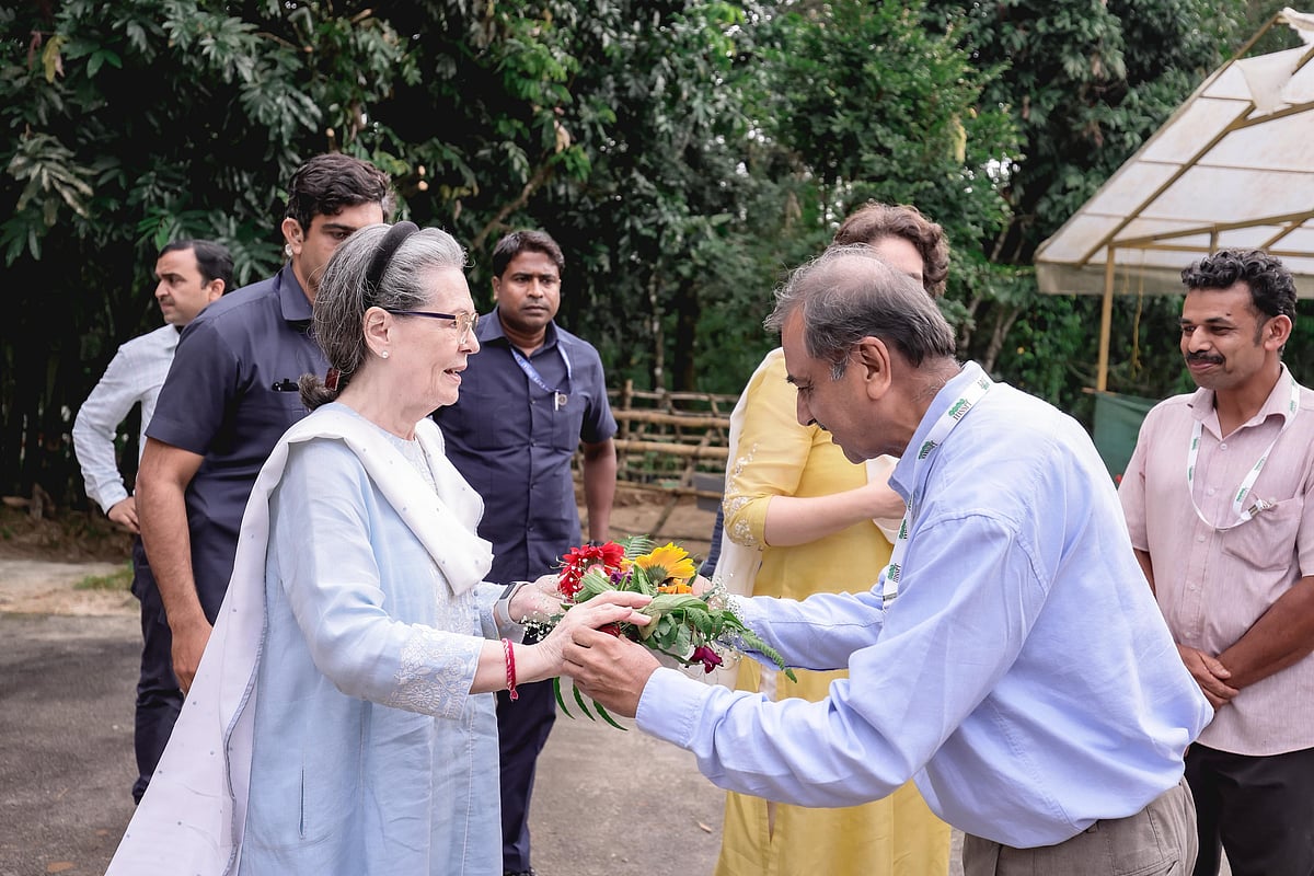 سونیا گاندھی اور پرینکا گاندھی نے سوامی ناتھن ریسرچ فاؤنڈیشن کا کیا دورہ، دیکھیں تصویری جھلکیاں