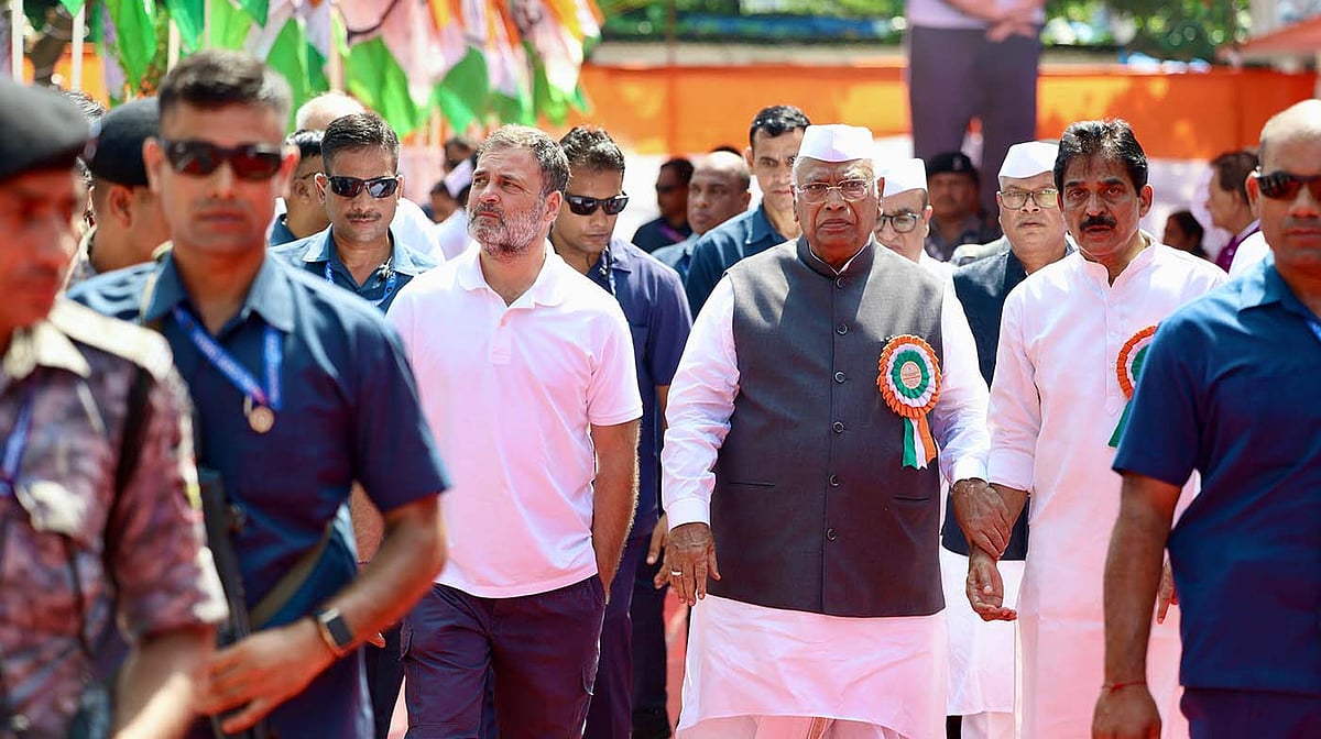 پٹنہ میں کانگریس ورکنگ کمیٹی اجلاس کے دوران سیاسی اور تنظیمی فیصلے...تصویری جھلکیاں