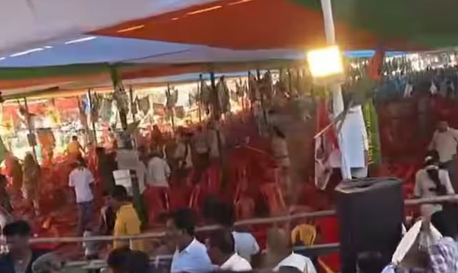 مظفر پور: این ڈی اے میں خلفشار! ایل جے پی رکن پارلیمنٹ وینا دیوی کی بیٹی اور جنتا دل یو لیڈر کا اسٹیج پر ہوا جھگڑا