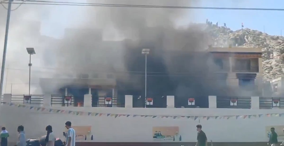 لیہہ تشدد: کرفیو اب بھی نافذ، تعلیمی ادارے 2 دنوں کے لیے بند، اب تک 50 سے زائد افراد حراست میں