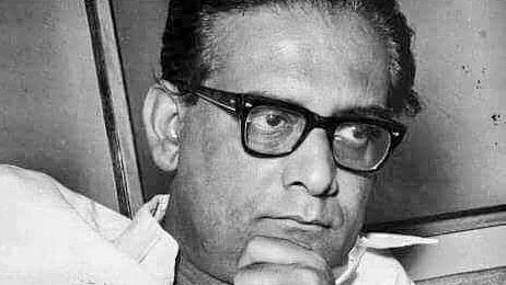 <div class="paragraphs"><p>ہیمنت کمار، تصویر&nbsp;<a href="https://x.com/FilmHistoryPic">@FilmHistoryPic</a></p></div>