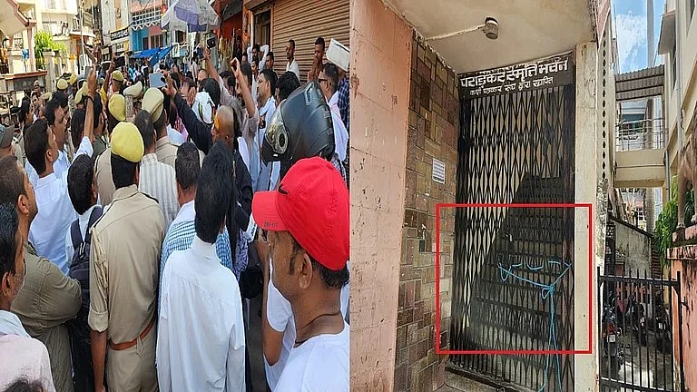 وزیر اعظم کے پارلیمانی حلقہ وارانسی میں ’ووٹ چوری‘ پر ہونے والے پروگرام کو پولیس نے رکوایا، پولیس کے بیانات میں تضاد