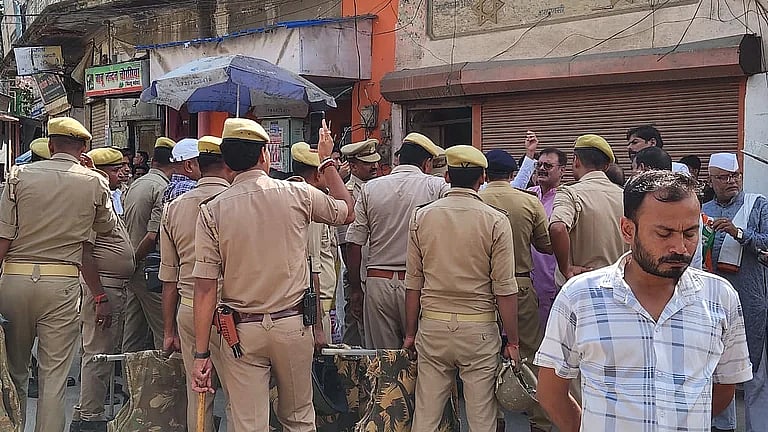 وزیر اعظم کے پارلیمانی حلقہ وارانسی میں ’ووٹ چوری‘ پر ہونے والے پروگرام کو پولیس نے رکوایا، پولیس کے بیانات میں تضاد