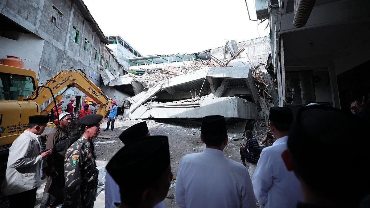 <div class="paragraphs"><p>اسکول کی منہدم عمارت، تصویر سوشل میڈیا</p></div>