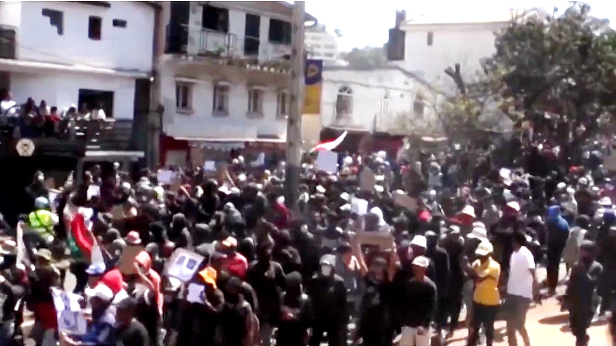 <div class="paragraphs"><p>مڈغاسکر میں حکومت کے خلاف زبردست احتجاج / ویڈیو گریب</p></div>