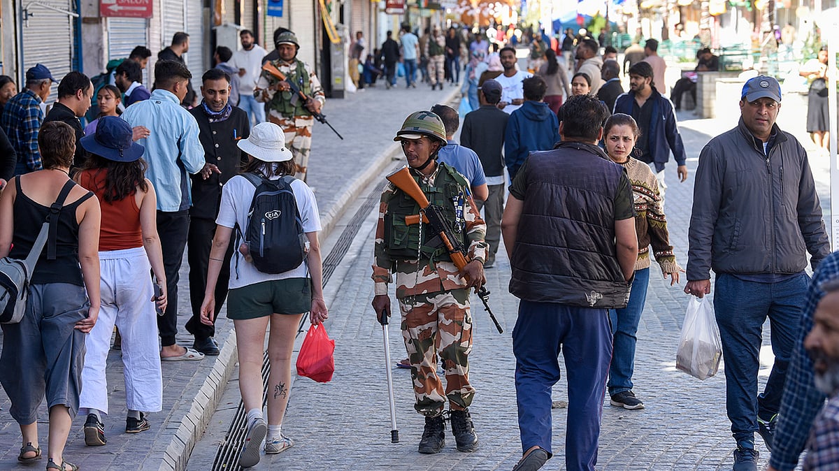 <div class="paragraphs"><p>لیہ میں کرفوں میں رعایت کا منظر / آئی اے این ایس</p></div>