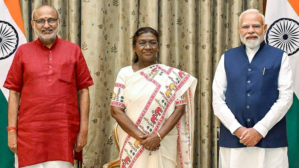 <div class="paragraphs"><p>صدر دروپدی مرمو، نائب صدر سی پی رادھاکرشنن اور وزیر اعظم مودی / آئی اے این ایس</p></div>