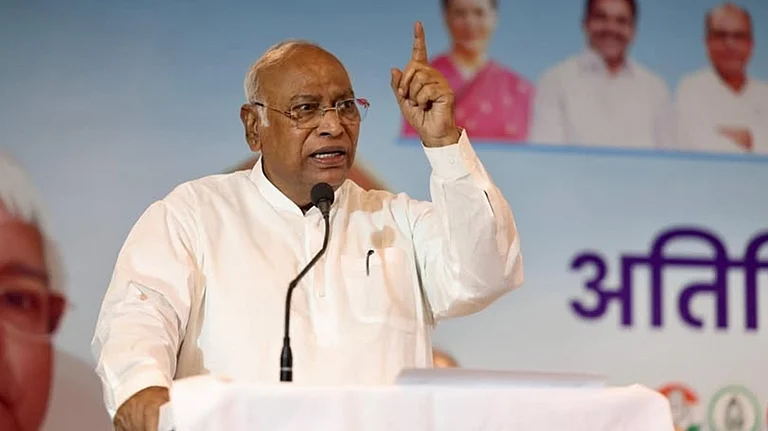 الیکشن کمیشن سے پہلے این سی پی لیڈر نے ہی کر دیا کارپوریشن انتخابات کی تاریخوں کا اعلان! مہاراشٹر کی سیاست میں ہلچل