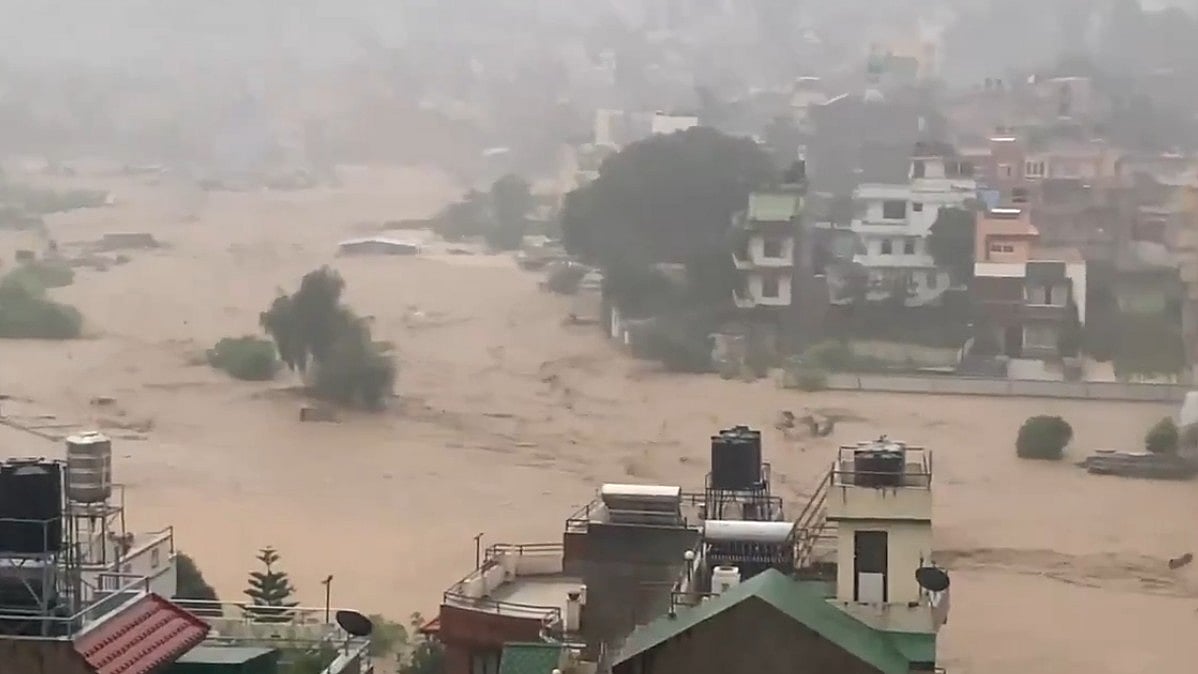 نیپال میں شدید بارش، سیلاب اور لینڈ سلائیڈنگ کے باعث تقریباً 42 لوگوں کی موت