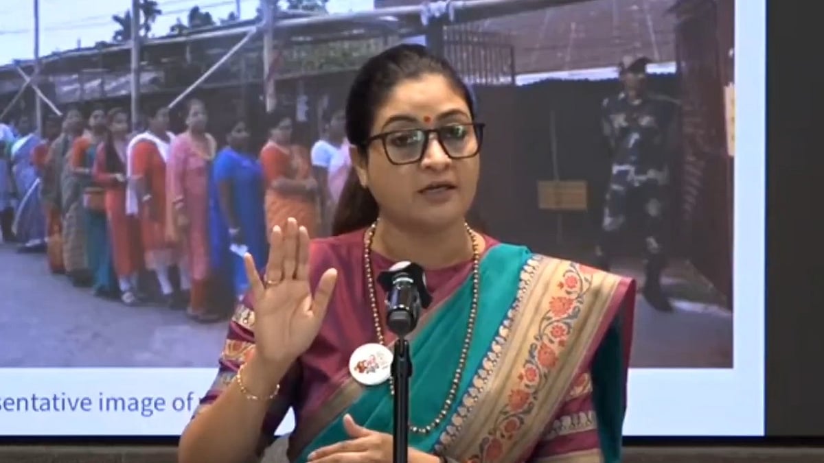 <div class="paragraphs"><p>پریس کانفرنس کے دوران&nbsp;کانگریس خواتین صدر الکا لامبا</p></div>